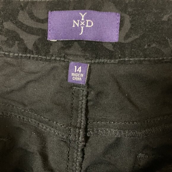NYDJ Skinny Pants Black Velvet Floral Flocked Stretch Pants 14 Mid Rise - Picture 5 of 7